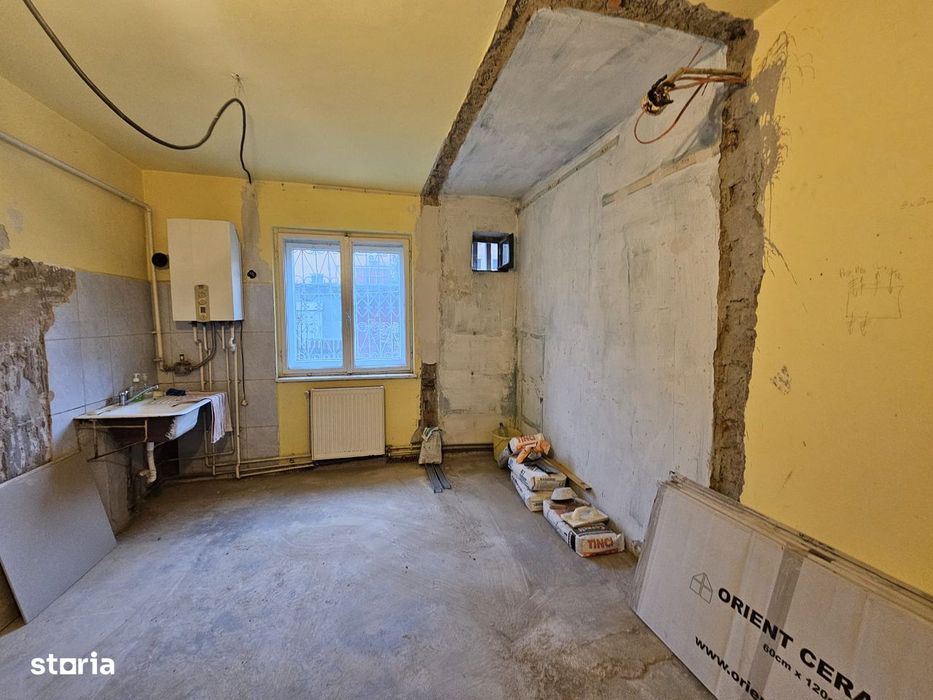 Apartament 2 camere , zona Gojdu , parter