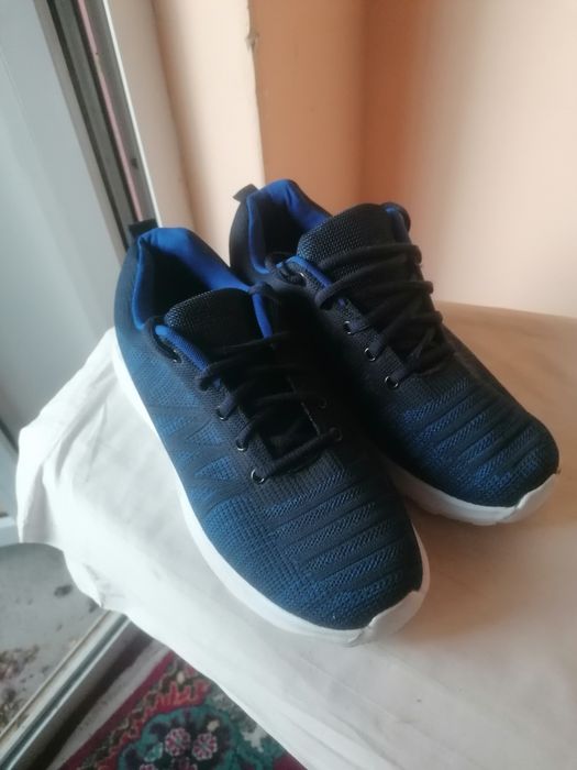 Adidași ușori UK