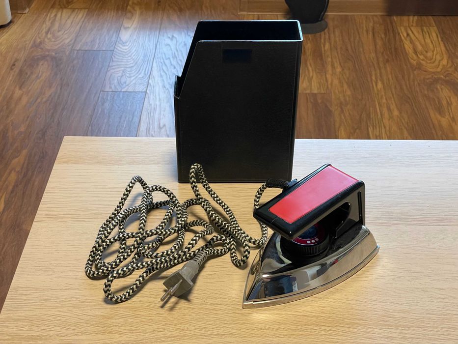 Ретро сгъваема мини ютия – с оригинален калъф