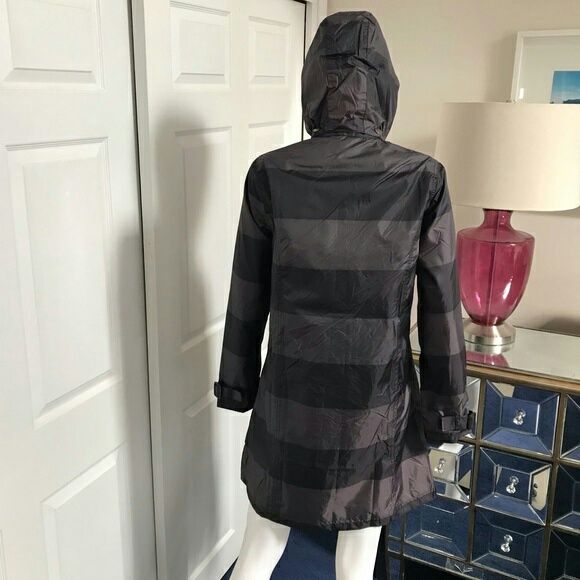 Jachetă impermeabila de damă mărimea 38