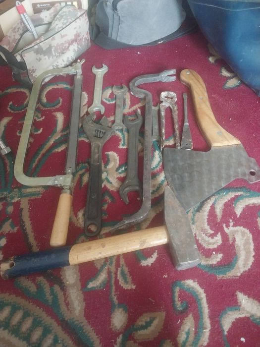 Молоток кувалда ,ключи,гвоздодер,