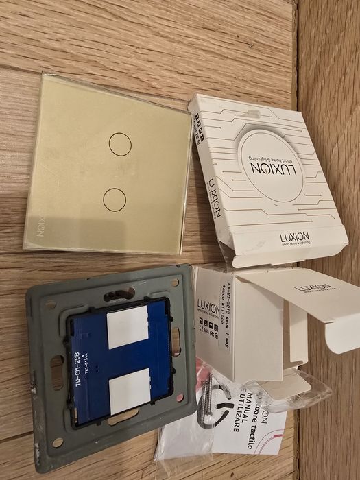 Intrerupator dublu Luxion sticla touch NOU