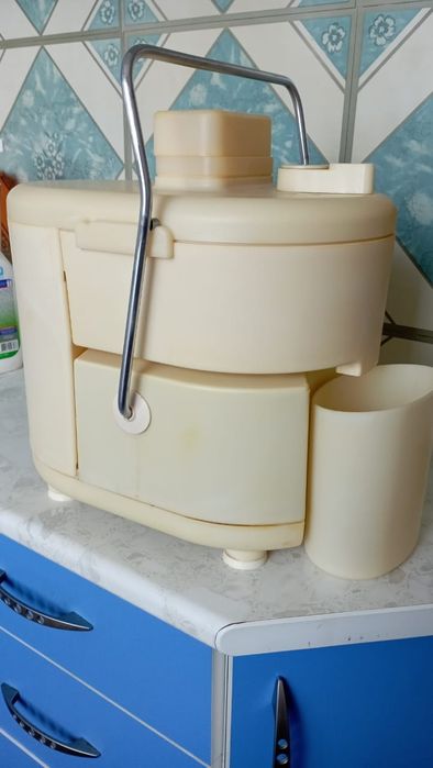 Продам овощерезку- соковыжималку