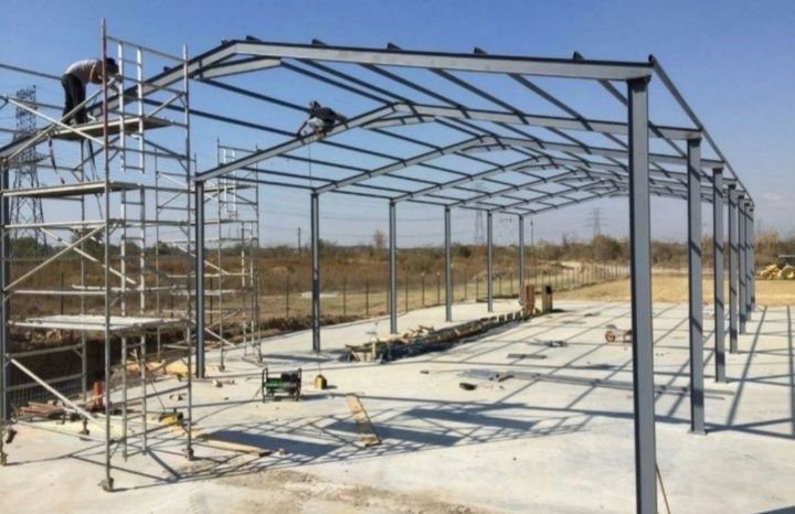 Vand două hale metalice 10 m lățime cu 25 lungime 8 cu 20 tot cu monta