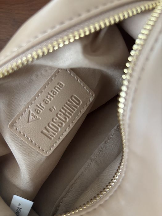Косметичка новая Moschino