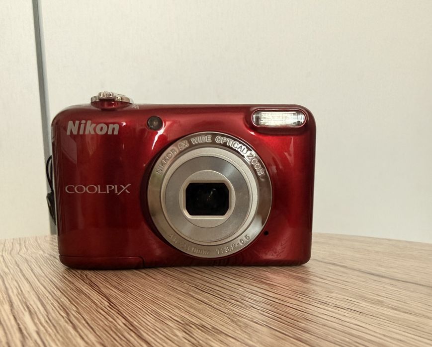 Nikon Coolpix със зарядно и карта памет