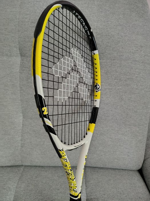Ракета за тенис на корт