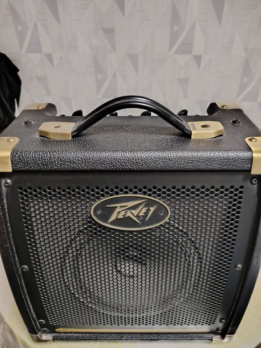 Продаю гитарный усилитель