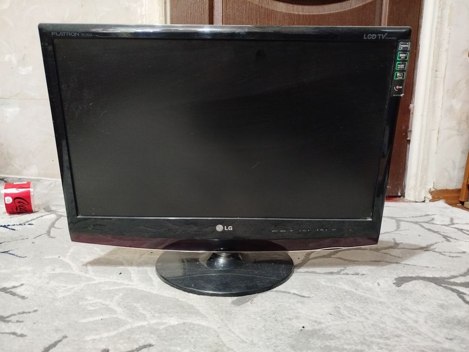 Televizor sotiladi