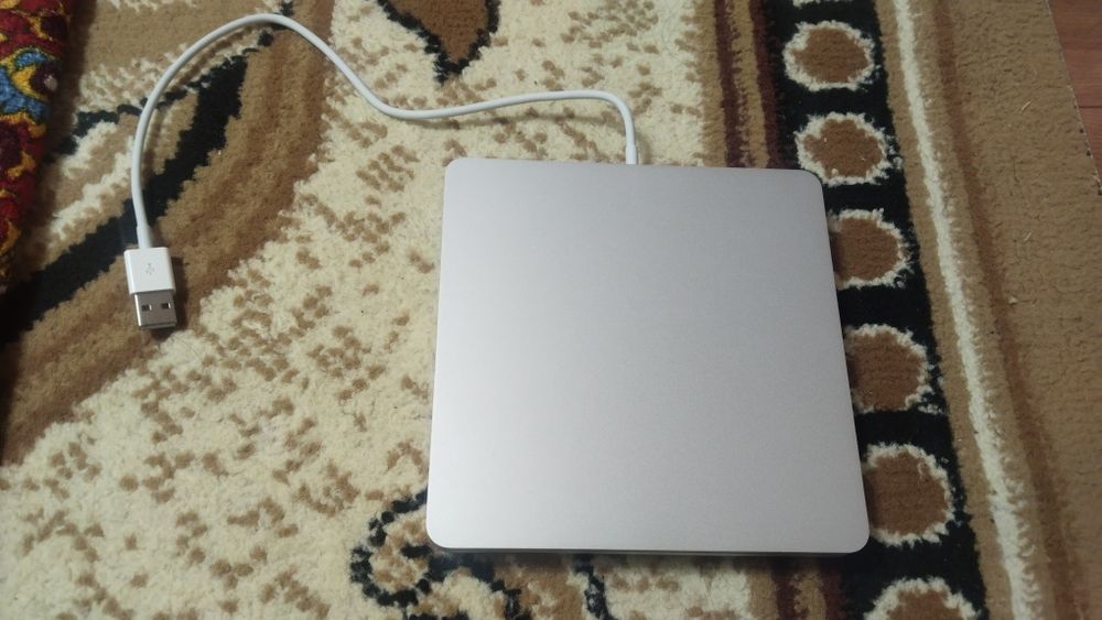 Apple  для чтения дисков. USB SuperDrive