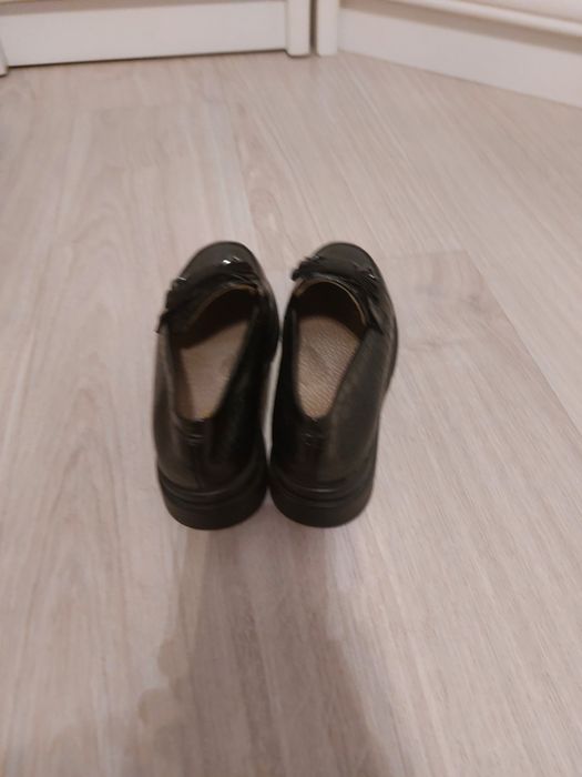 Обувь для девочки лоферы и туфли чёрные кожаные  35 и 34 размера