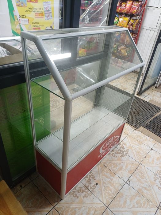 Витрина стеклянная