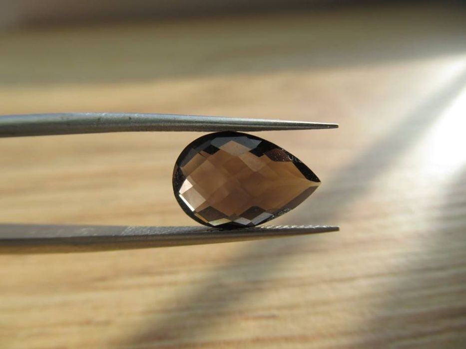 Изумруди,Рубин Зоисит,Ларимари,Шпинел,Опушен кварц,Опали,Рубини