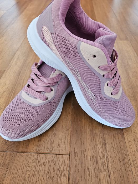 Adidasi panza,talpa spuma,foarte comozi,noi