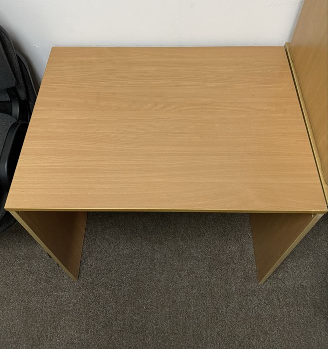 Деревянные столы,тумбочка