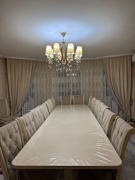 Продам гостевой стол и стулья