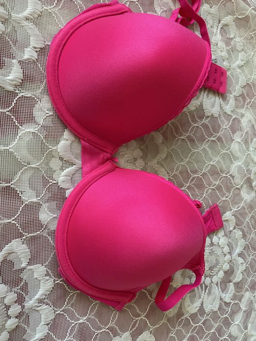 Sutiene noi Secret Possessions numarul 85C.