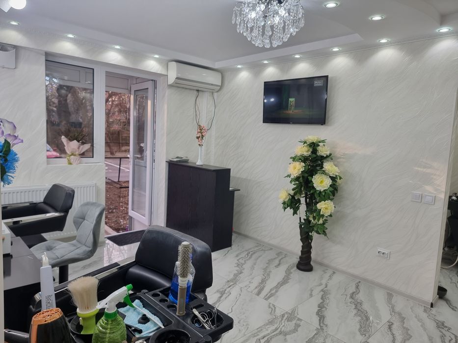 Montaj extensii par natural salon inchiriere