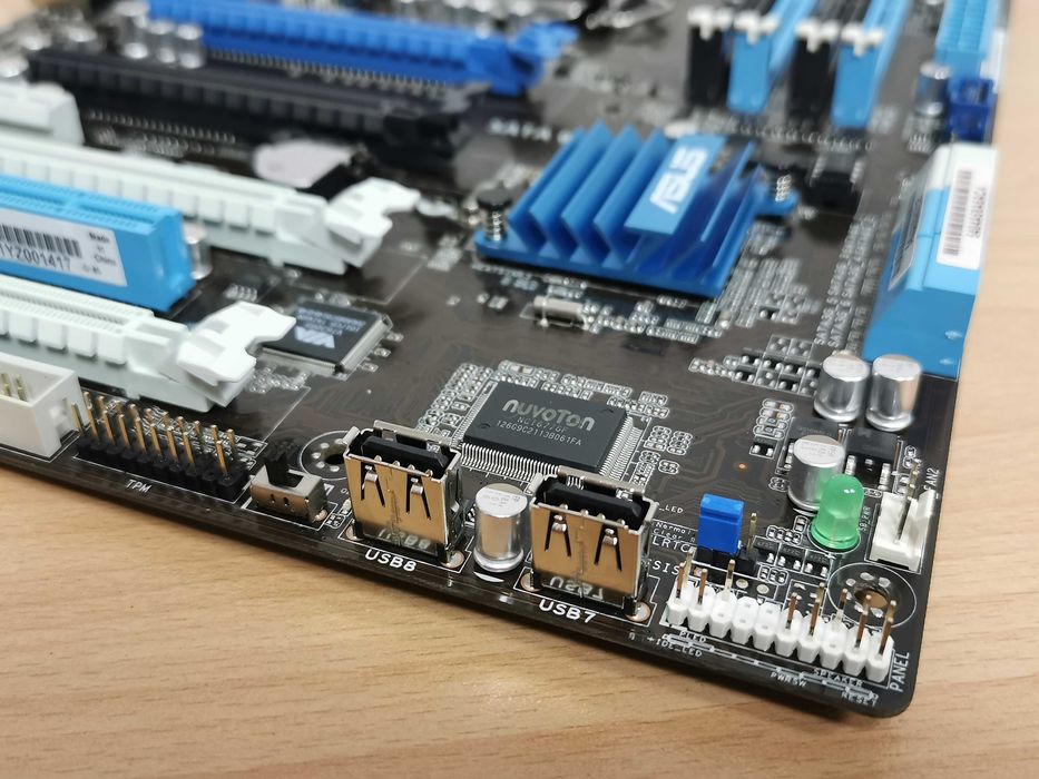 Asus P8B WS дънна платка Intel 1155 сокет / Asus Workstation