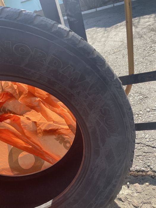 Продам шины б/у 265/65 R17
