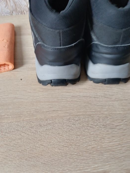 Маратонки адидас