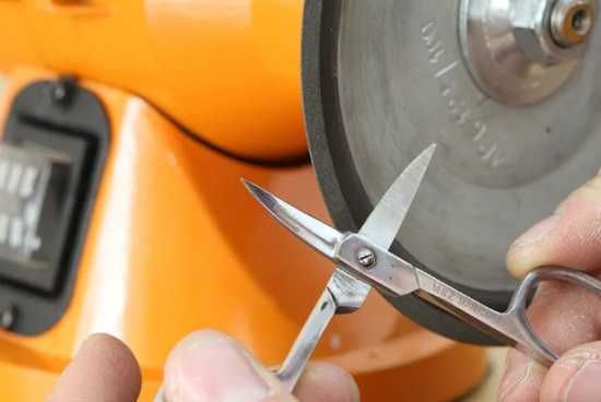 Заточка  ножей   ножниц топоров и маникюрных инструментов  на Карасу