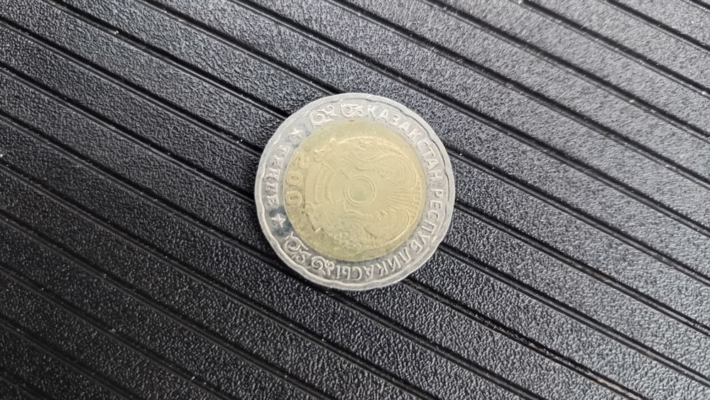 Продам юбилейную монету 200 тенге