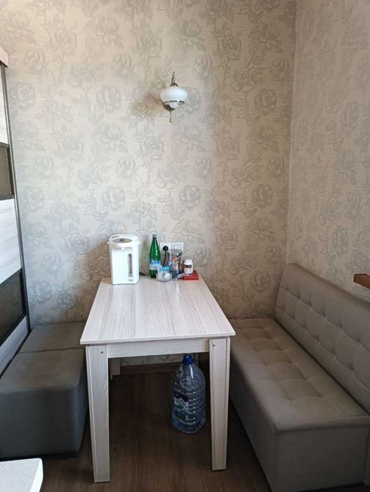 Квартира продаётся Чиланзар 1 квартал 2/4/4 высокопотолочка торговый ц