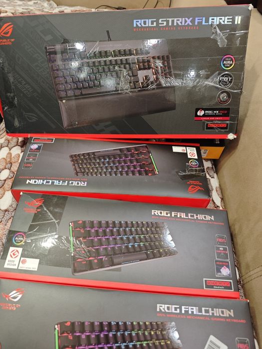 Геймърска клавиатура Asus ROG Falchion