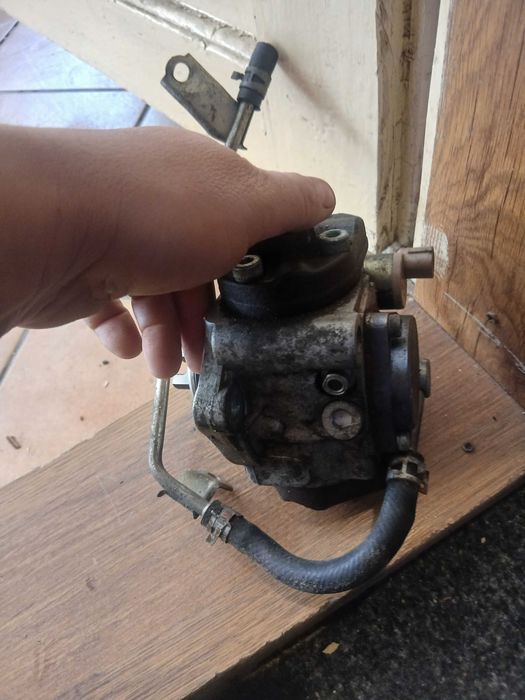 Pompa injectie toyota raav4 2007 +rampa injectoare senzori presiune