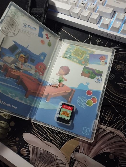 Продам Nintendo switch lite