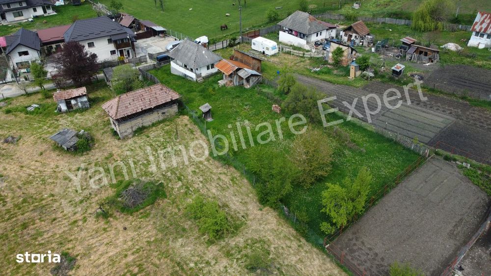 Casă de vânzare în comuna Mălureni, sat Mălureni, județ Argeș.