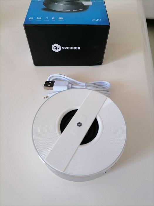 Vând boxă Bluetooth nou nouța calitate la cutie.