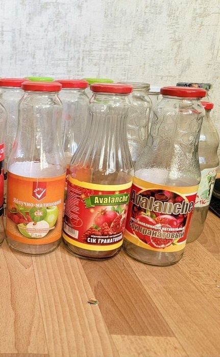 Бутылки с крышками 1л