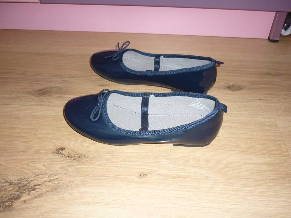 детски отворени обувки