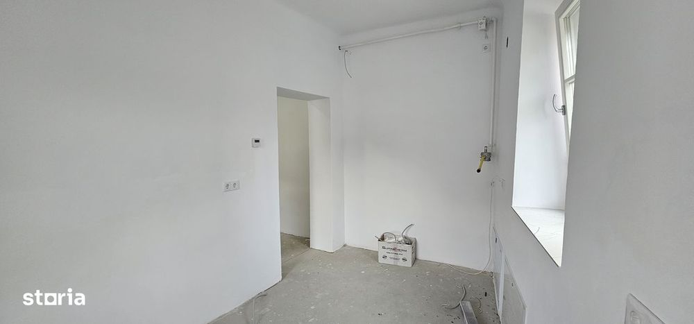 Vand spatiu cu intrare din strada,pretabil cabinete medicale,Pta Cibin