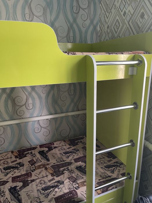 Продам 2-х яросную кровать б/у