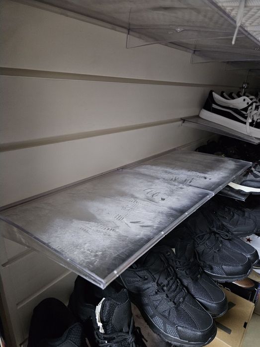 Полочки для экономпанелей пластиковых и МДФ .