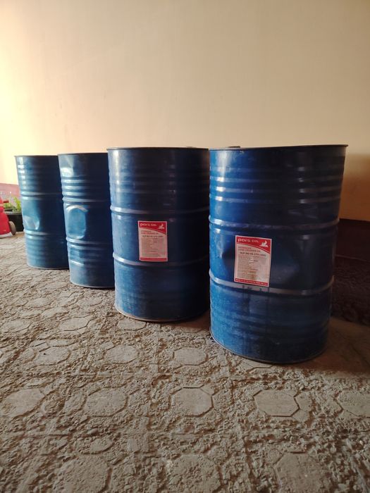 Ящиклар, ва 200литр боочкалар.