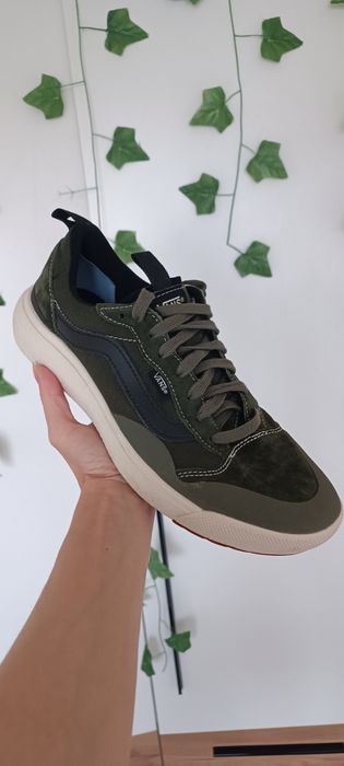 Adidași pentru bărbați

Adidași pentru bărbați.
