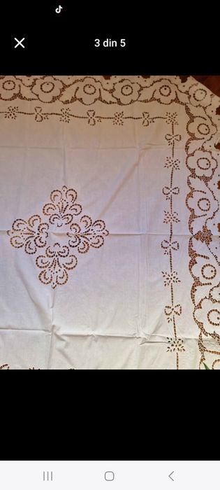 Fata de masa brodata