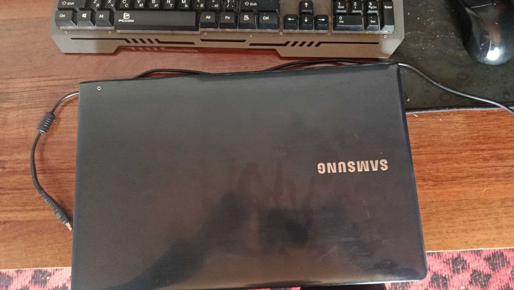 samsung  270e noutbook  ofisniy va yengil o`yin uchun