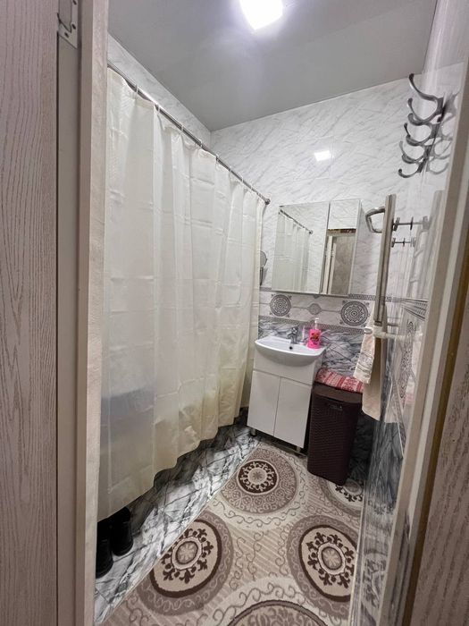 продается квартира на юунус абад 19 квартал 5 этаж ни дом 4 комна