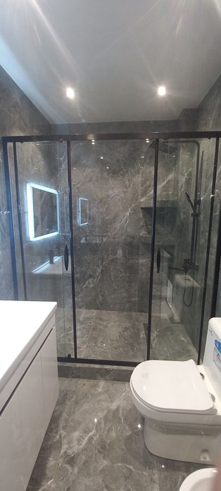 Душевые кабины и стеклянные перегородки