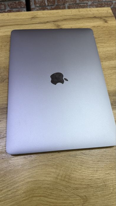 Продам MacBook Pro core i5 8/256 sotiladi