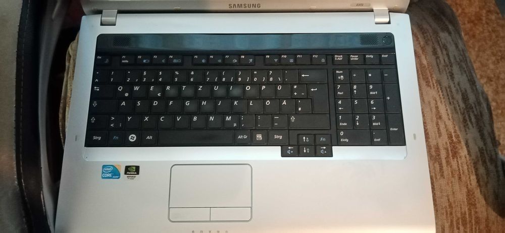 Продавам лапп топ samsung
