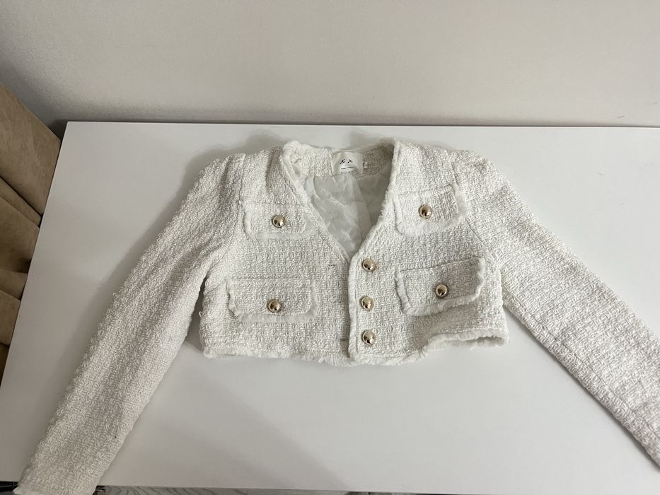 Укороченный белый пиджак