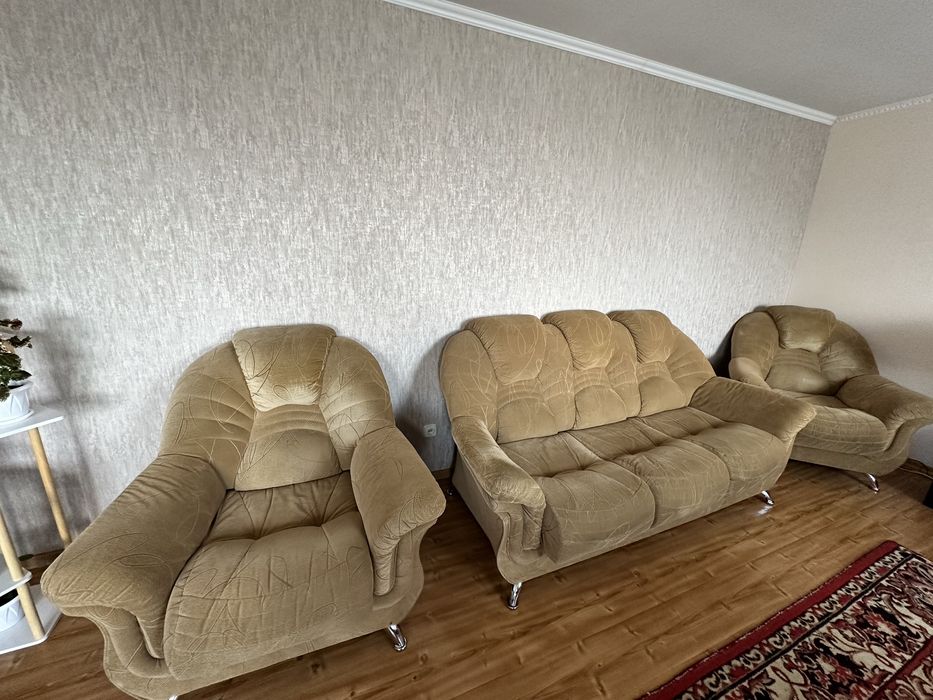 Диван и два кресла
