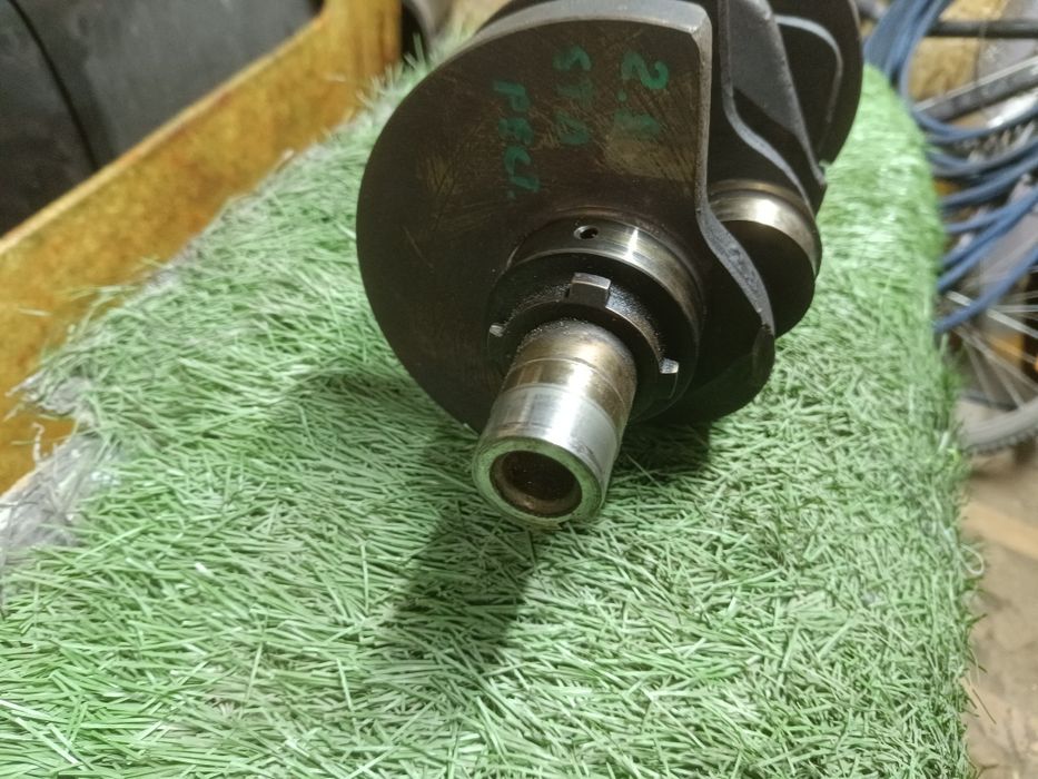 Коленвал Ауди 100 2.8 AAH