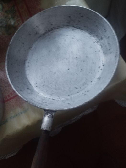 Продаются сковородки, эмалированная чашка